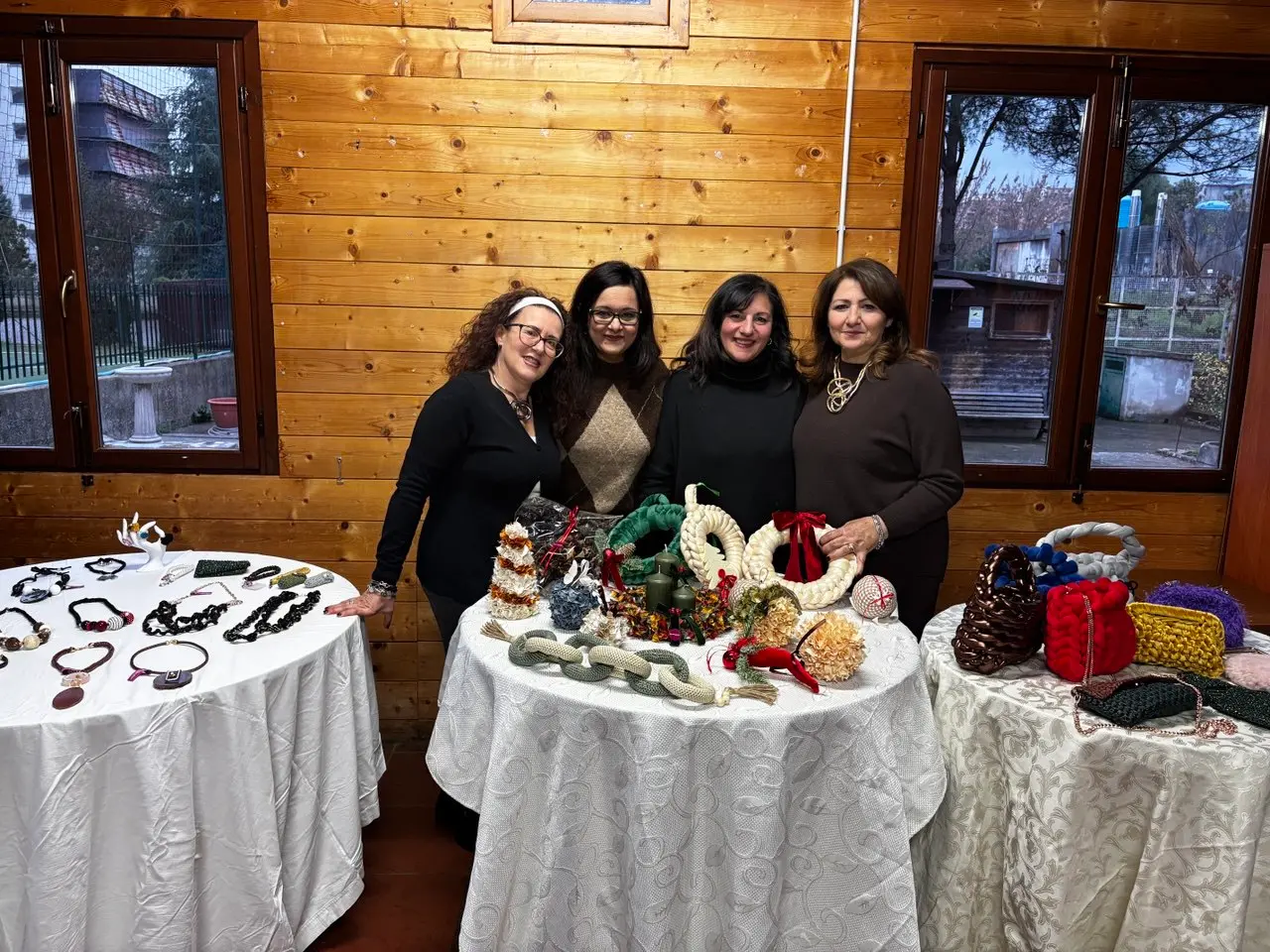 Quattro Chiacchiere, l’associazione che fa dell’artigianato relazione e antidoto allo stress:\u00A0«Qui conta il tempo che ognuno si dona»\n