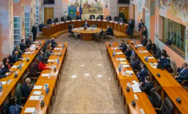 Cosenza, uffici comunali chiusi il 24 dicembre: garantiti i servizi essenziali