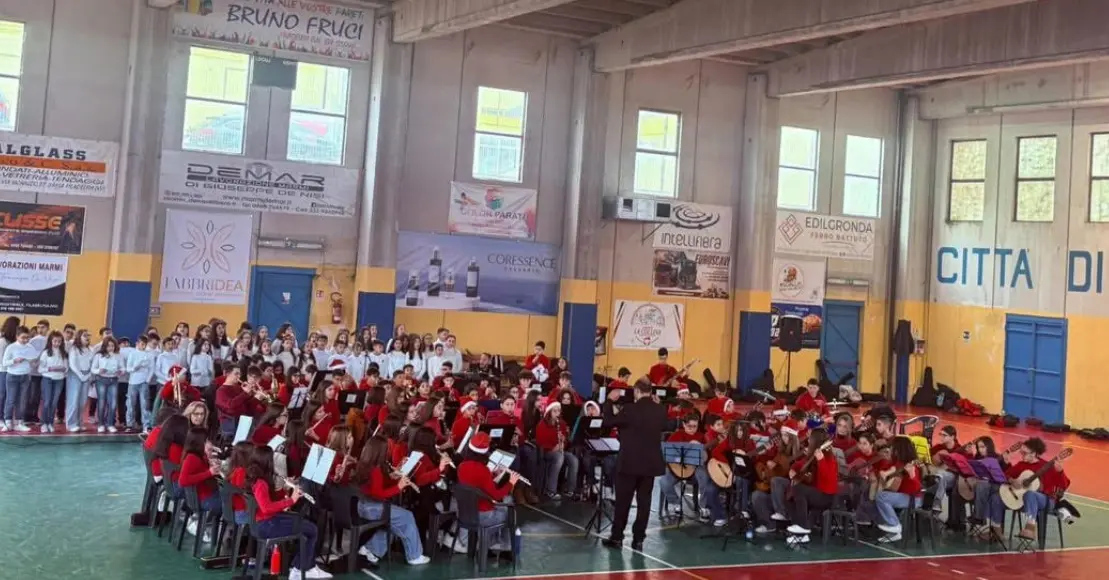 A Filadelfia applausi per il concerto di Natale: protagonisti 150 alunni dell’Istituto Montalcini\n