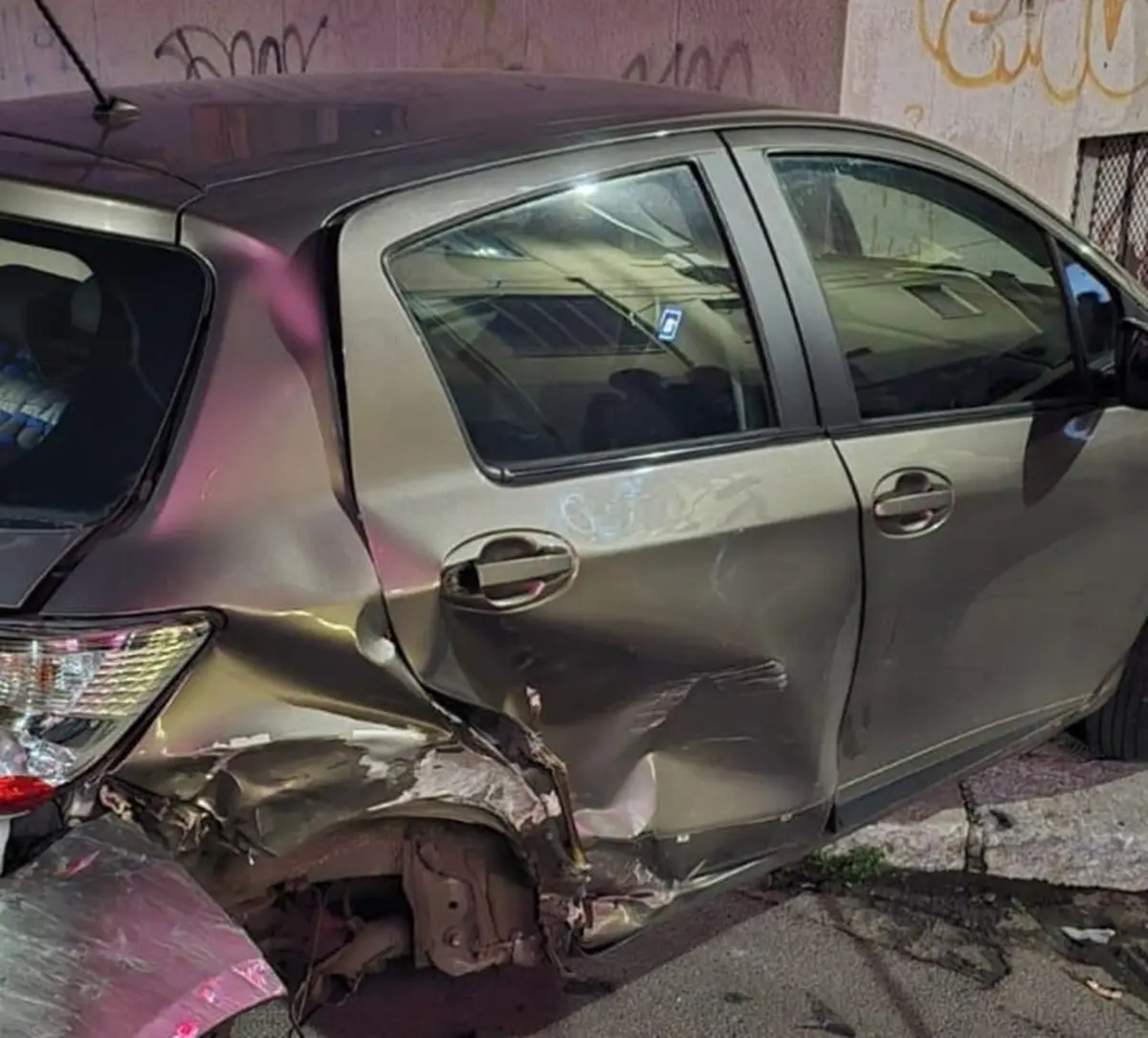 Reggio,\u00A08 autovetture coinvolte in un rocambolesco incidente in pieno centro\n