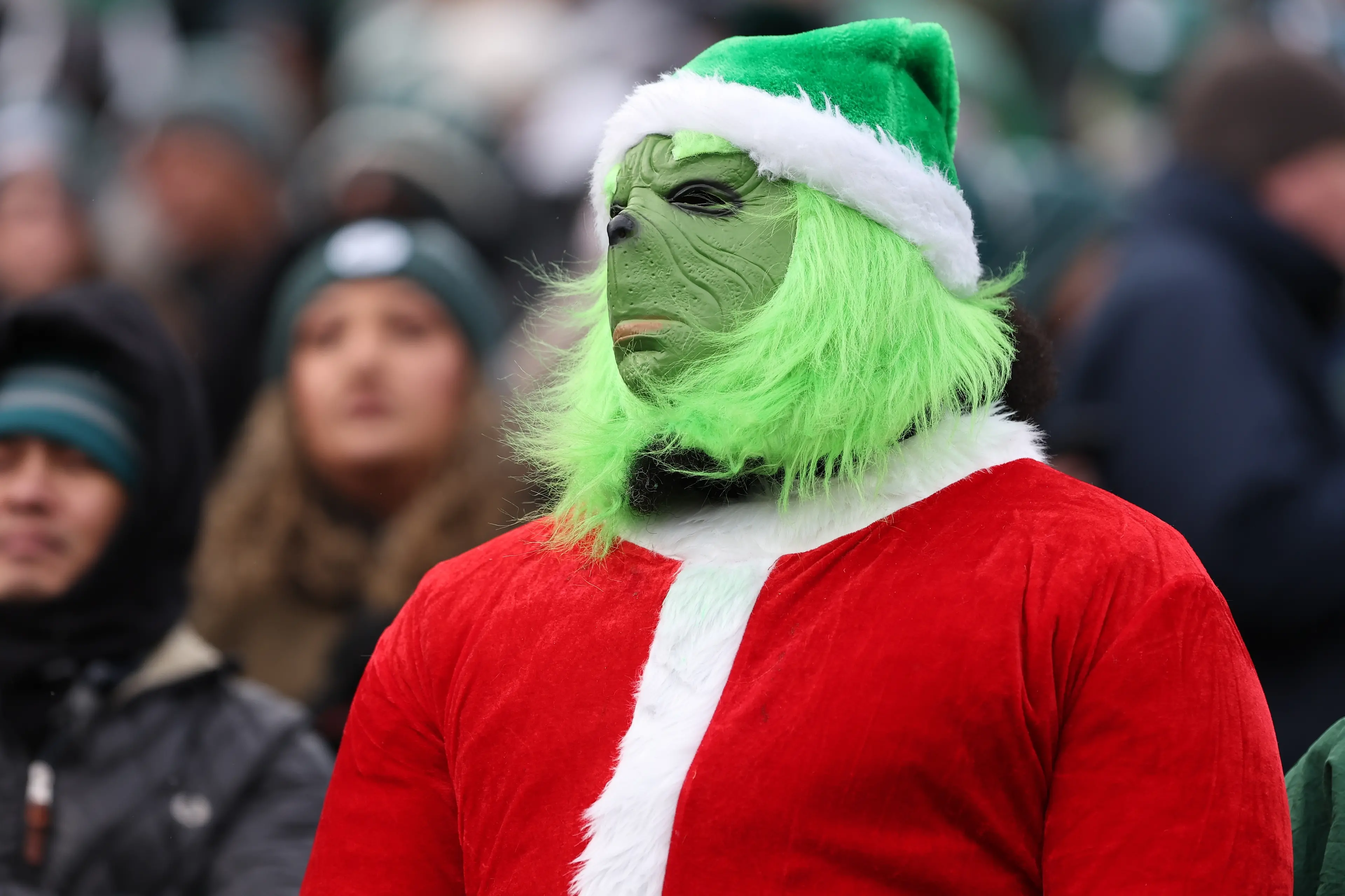 Natale tra Grinch e ipocrisia: il periodo più amato dagli italiani mette in luce emozioni contrastanti\n