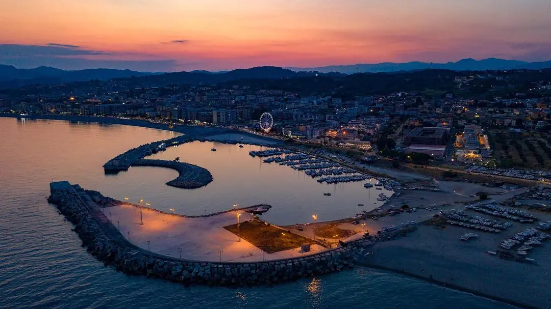 Porto di Catanzaro, la giunta approva il progetto per l'appalto integrato del primo stralcio. Fiorita: «Importante punto di svolta»\n