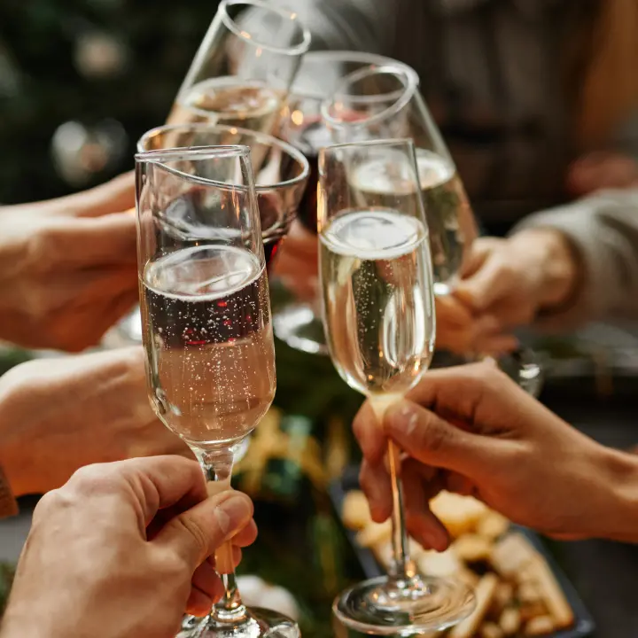 I giovani che tornano a Natale e animano la Calabria tra abbracci, nostalgia e valigie già pronte\n