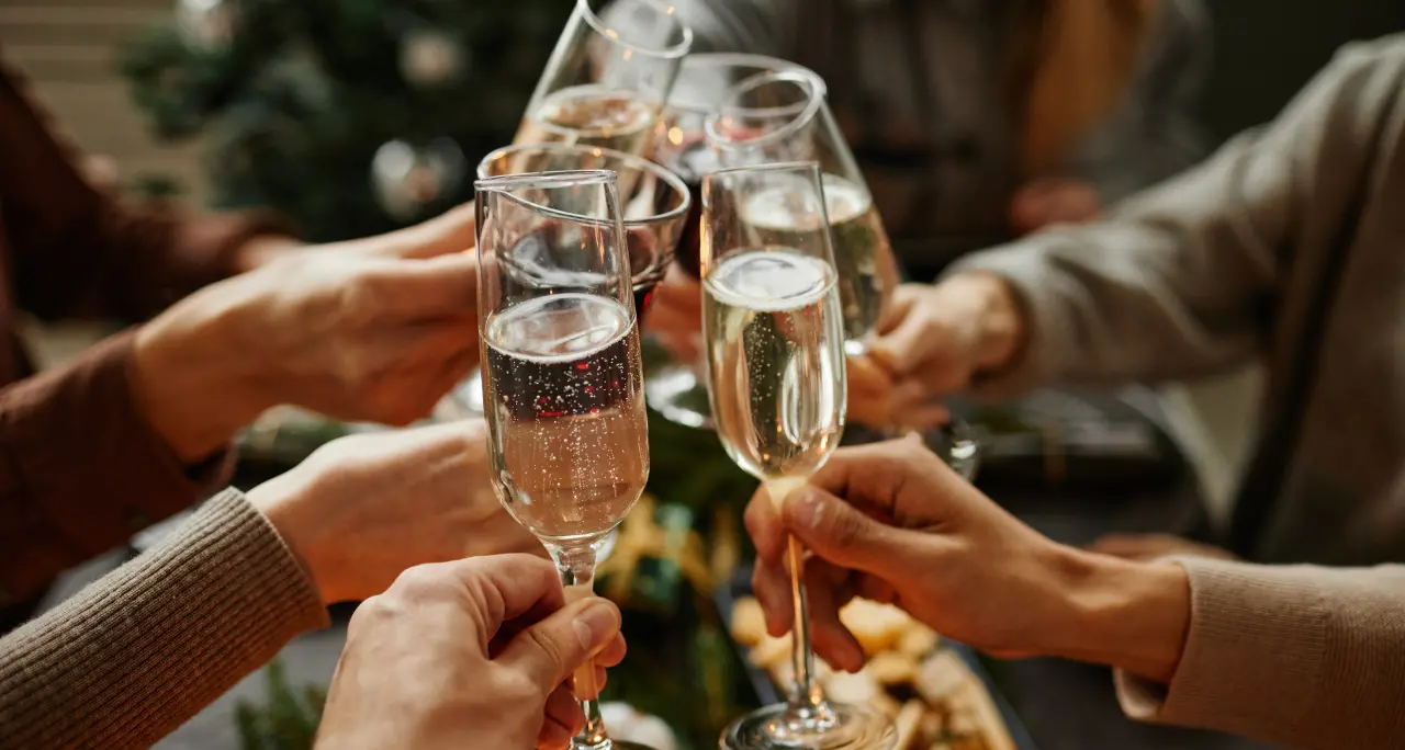 I giovani che tornano a Natale e animano la Calabria tra abbracci, nostalgia e valigie già pronte\n