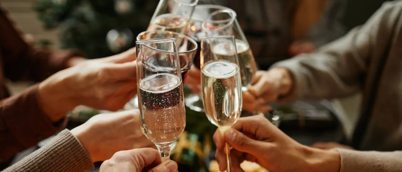 I giovani che tornano a Natale e animano la Calabria tra abbracci, nostalgia e valigie già pronte\n