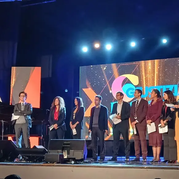 “Giustizia e Passione” al Teatro Manfroce di Palmi: il diritto diventa musica e solidarietà\n