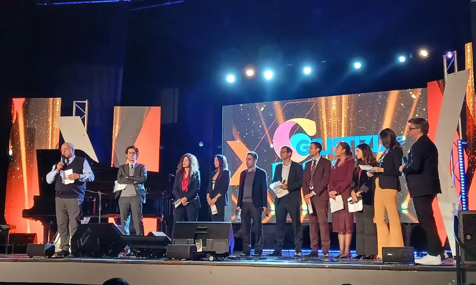 “Giustizia e Passione” al Teatro Manfroce di Palmi: il diritto diventa musica e solidarietà\n