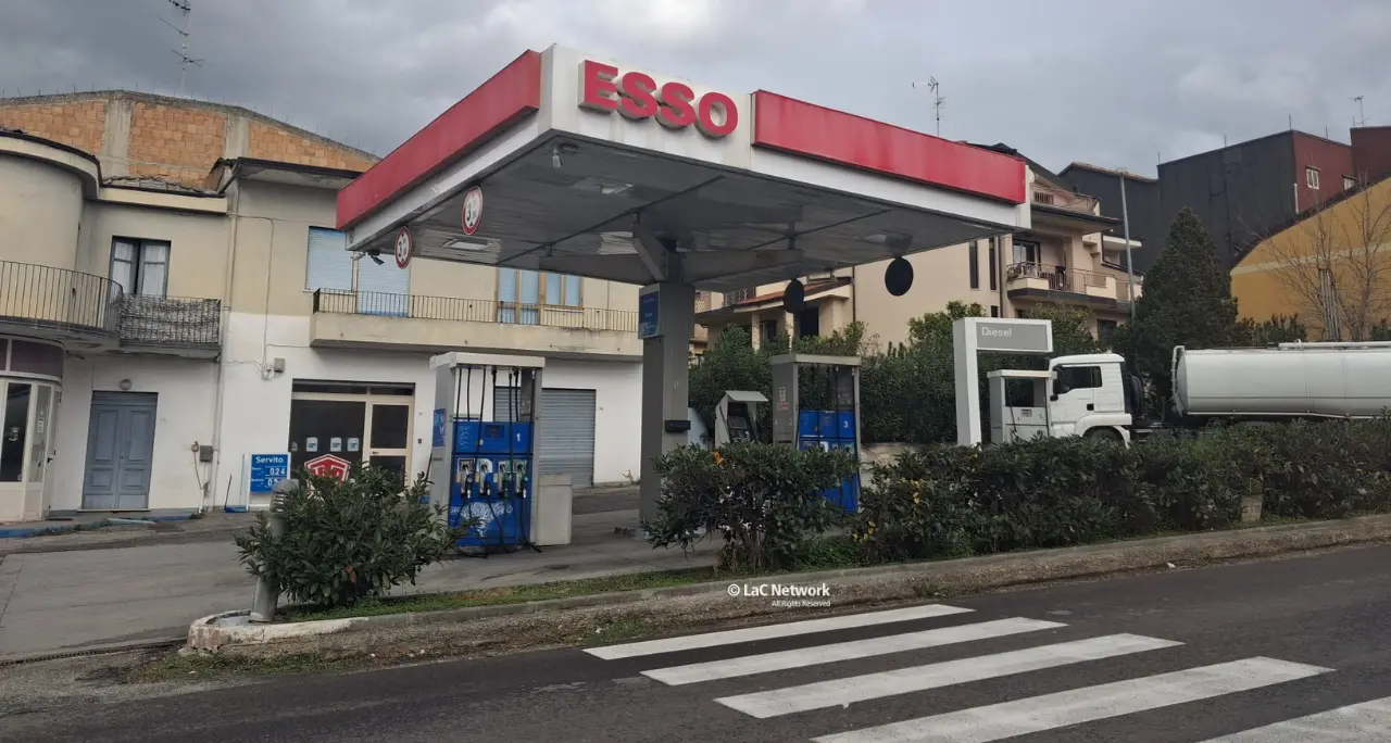 “Stesa” in stile camorra a Paravati: i rapinatori della stazione di servizio hanno sparato in aria mentre già fuggivano\n