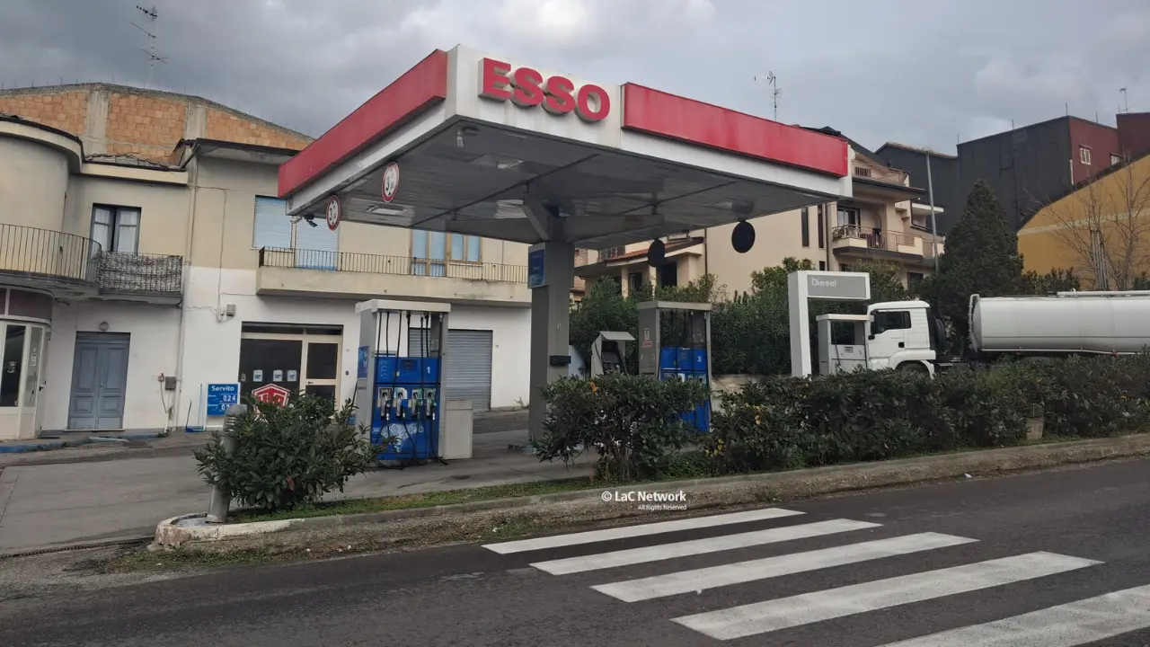 “Stesa” in stile camorra a Paravati: i rapinatori della stazione di servizio hanno sparato in aria mentre già fuggivano\n