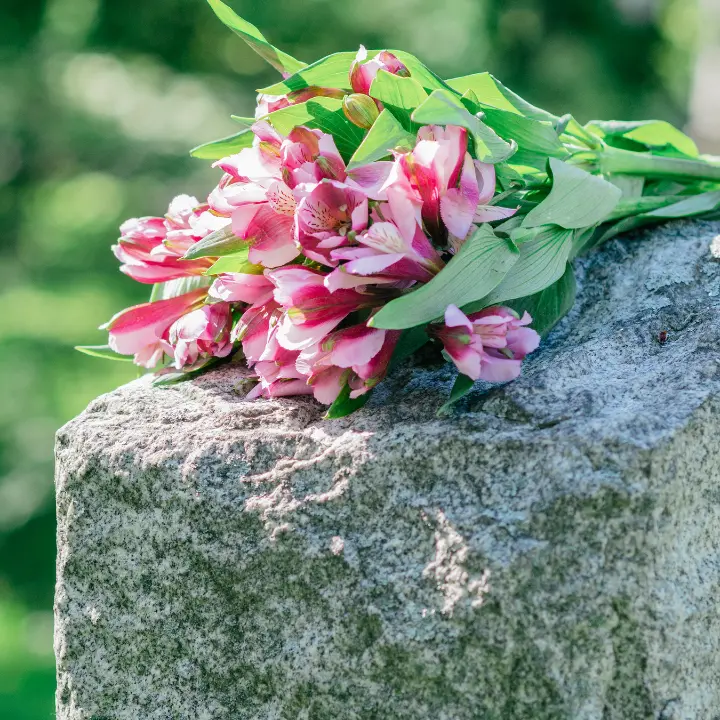 Il Natale dei cuori spezzati di chi ha perso un proprio caro, così la festa diventa ferita\n