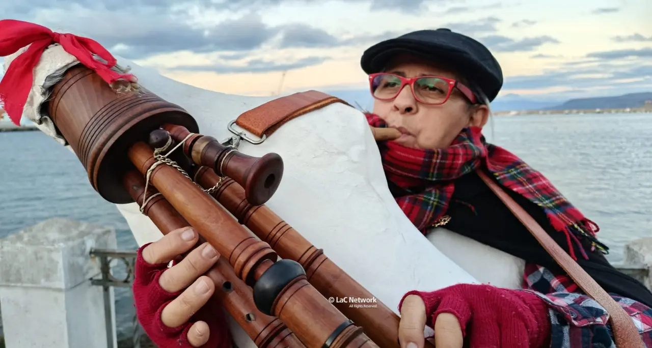 L’unica zampognara della Calabria (e forse d’Italia) è vibonese: «C’è chi si emoziona fino alle lacrime ascoltandoci»\n