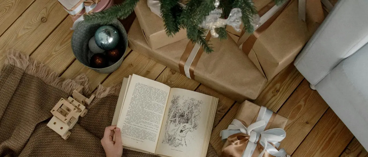 Il Natale nella letteratura: così le storie ci insegnano che il senso della festa è nello stare insieme\n