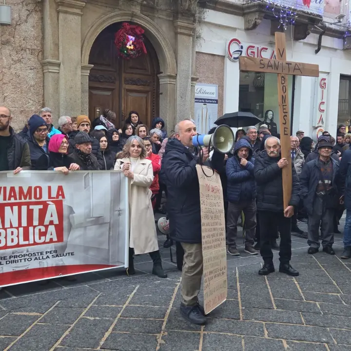 «Mo’ basta, denunciamoli!»: i comitati a difesa degli ospedali di Vibo, Serra e Tropea pronti ad andare in Procura\n