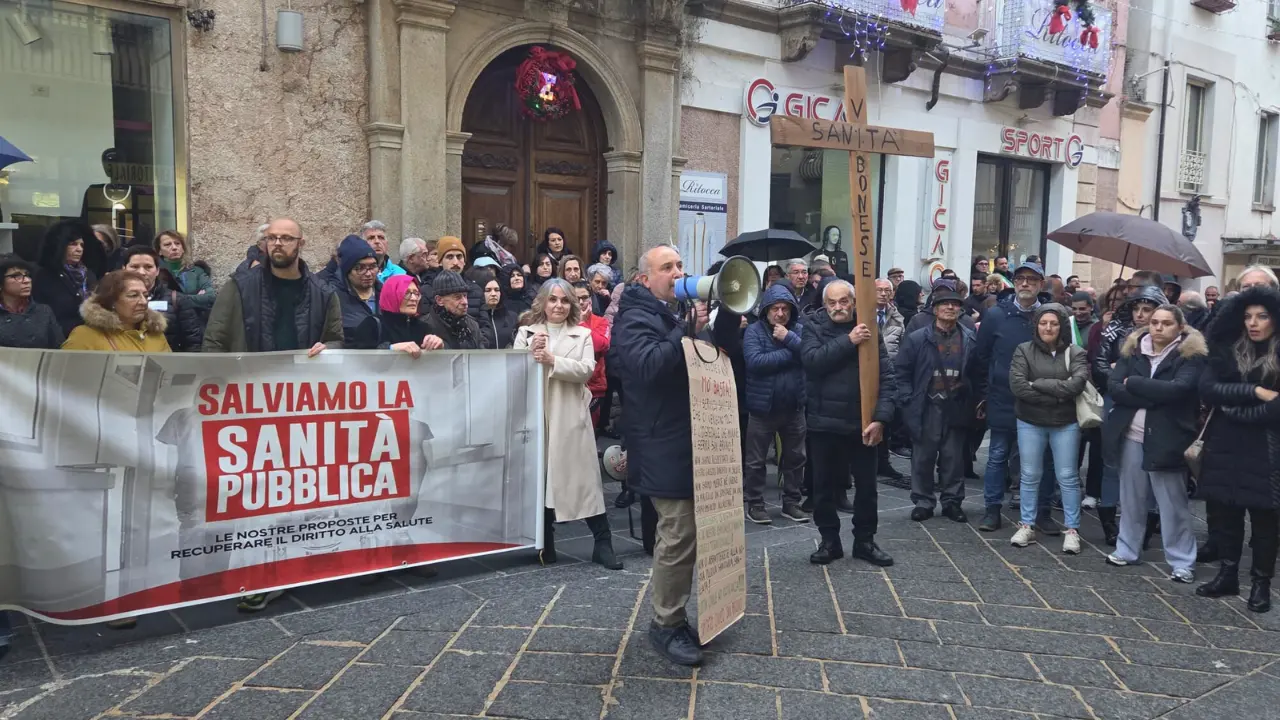 «Mo’ basta, denunciamoli!»: i comitati a difesa degli ospedali di Vibo, Serra e Tropea pronti ad andare in Procura\n