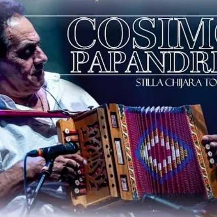Musica e radici a Gioiosa Ionica con Cosimo Papandrea e il suo live Stilla Chjiara Tour\n