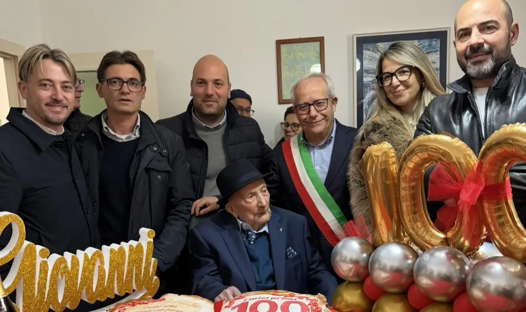 Caraffa in festa per i 100 anni di Giovanni Petruzza: un secolo di valori e dedizione\n