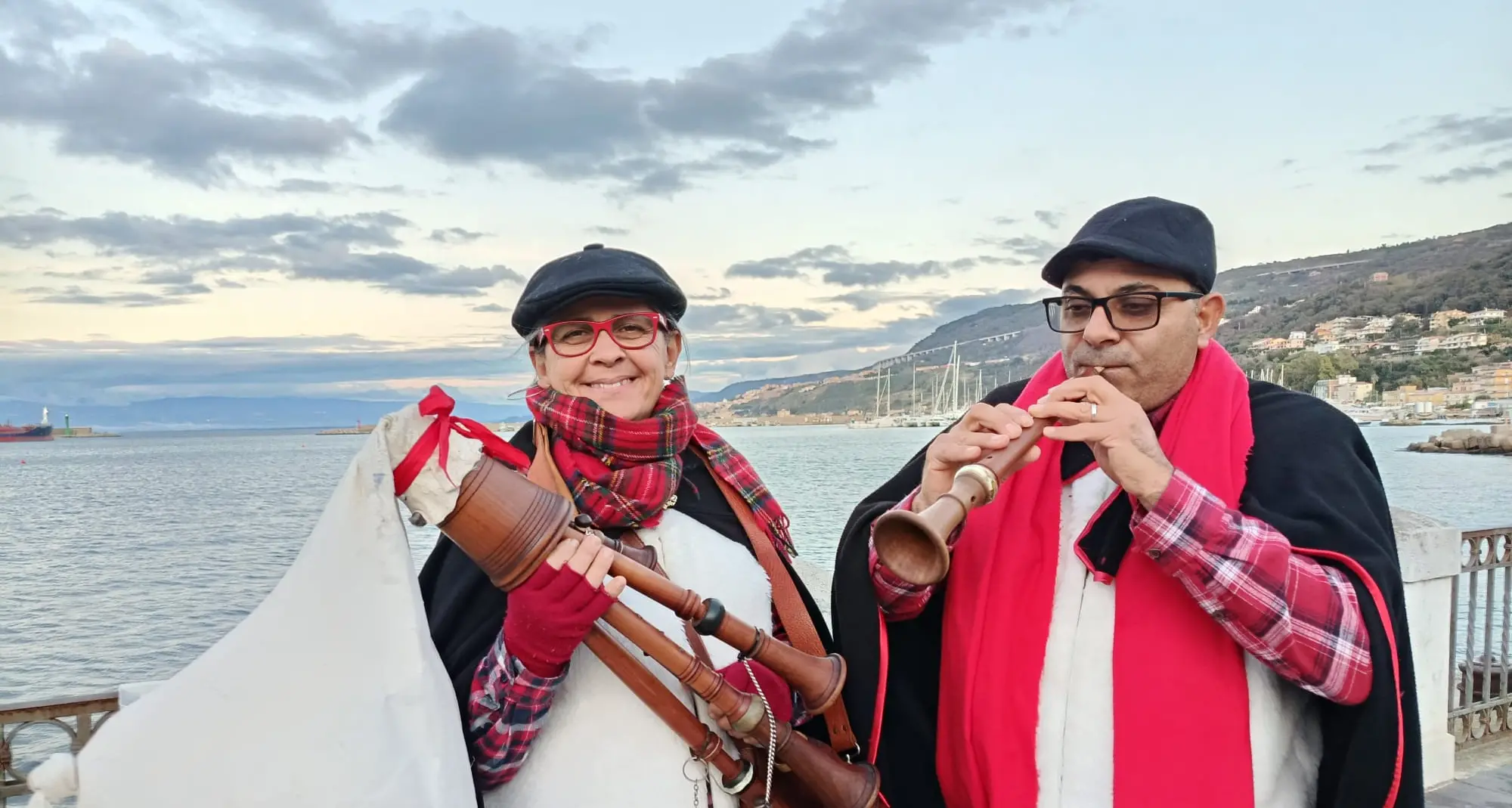 Lucia, l’unica zampognara della Calabria: custode nel Vibonese di una tradizione natalizia che emoziona