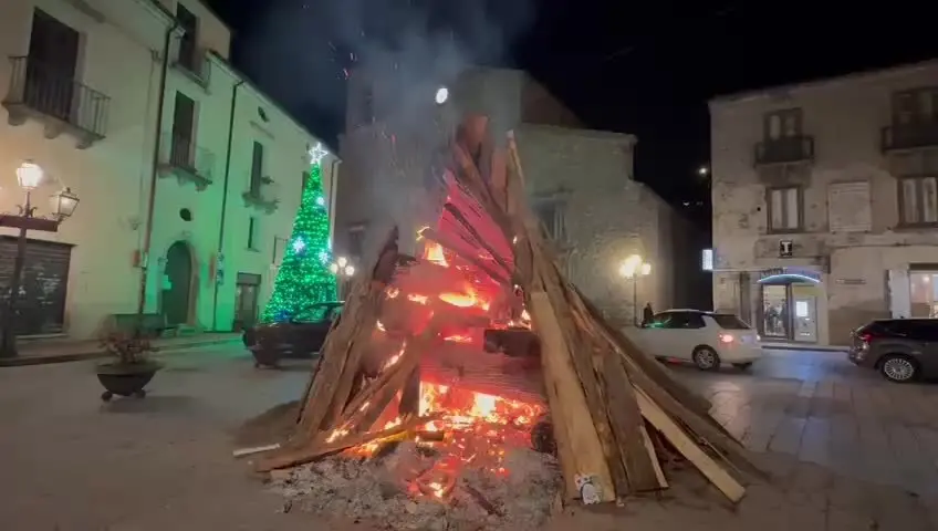 San Giovanni in Fiore, la tradizione della Focera illumina la notte di Natale