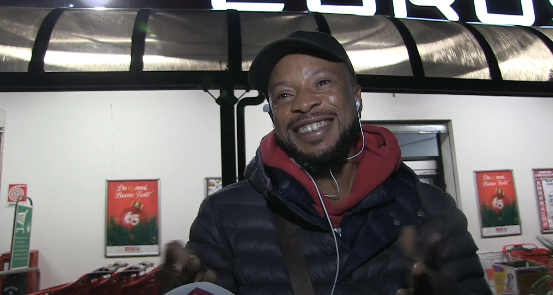 «Mi vogliono bene perché sono tutti miei amici»: così il sorriso di Benedetto accoglie i clienti di supermercato a Vibo