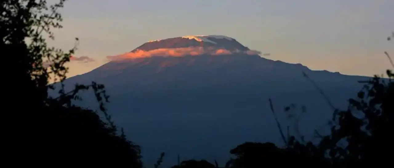 Elicottero precipita sul Kilimangiaro:\u00A05 morti,\u00A0anche due turisti\n