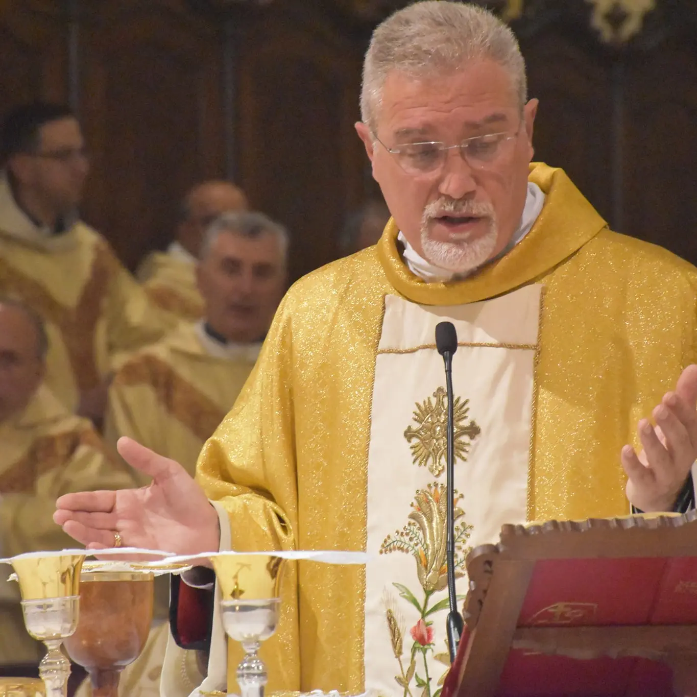 Il vescovo di Mileto in ospedale a Catanzaro, la Diocesi prega per Nostro: «A breve tornerà a casa»