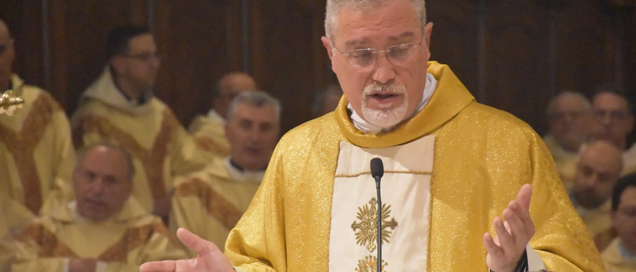 Il vescovo Nostro ricoverato a Catanzaro, la Diocesi raccolta in preghiera: «Tornerà presto nella sua Mileto»