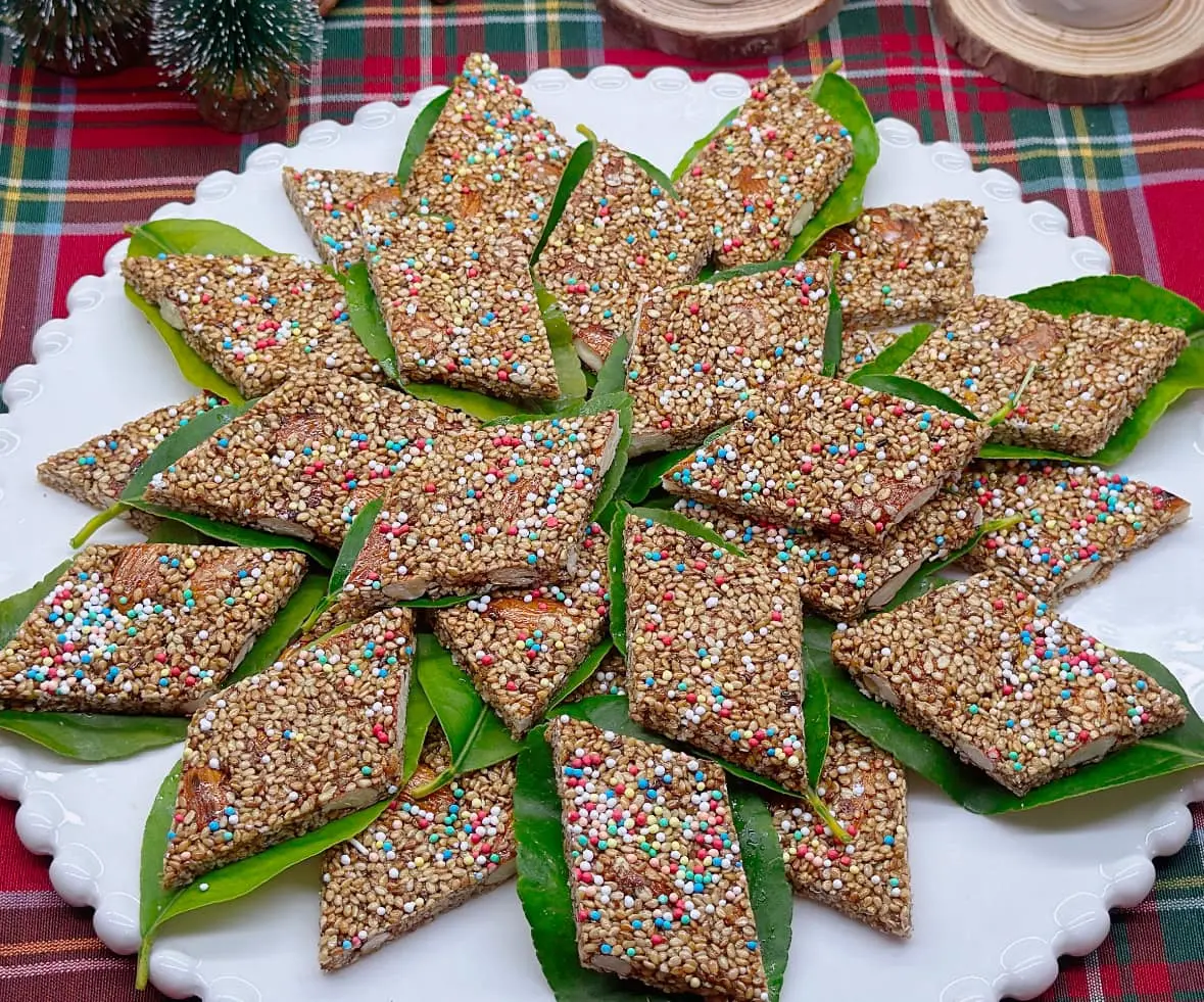 La Giurgiulena, il torrone prima del torrone: storia del\u00A0croccante del Natale calabrese tra origini arabe e rituali di famiglia\n