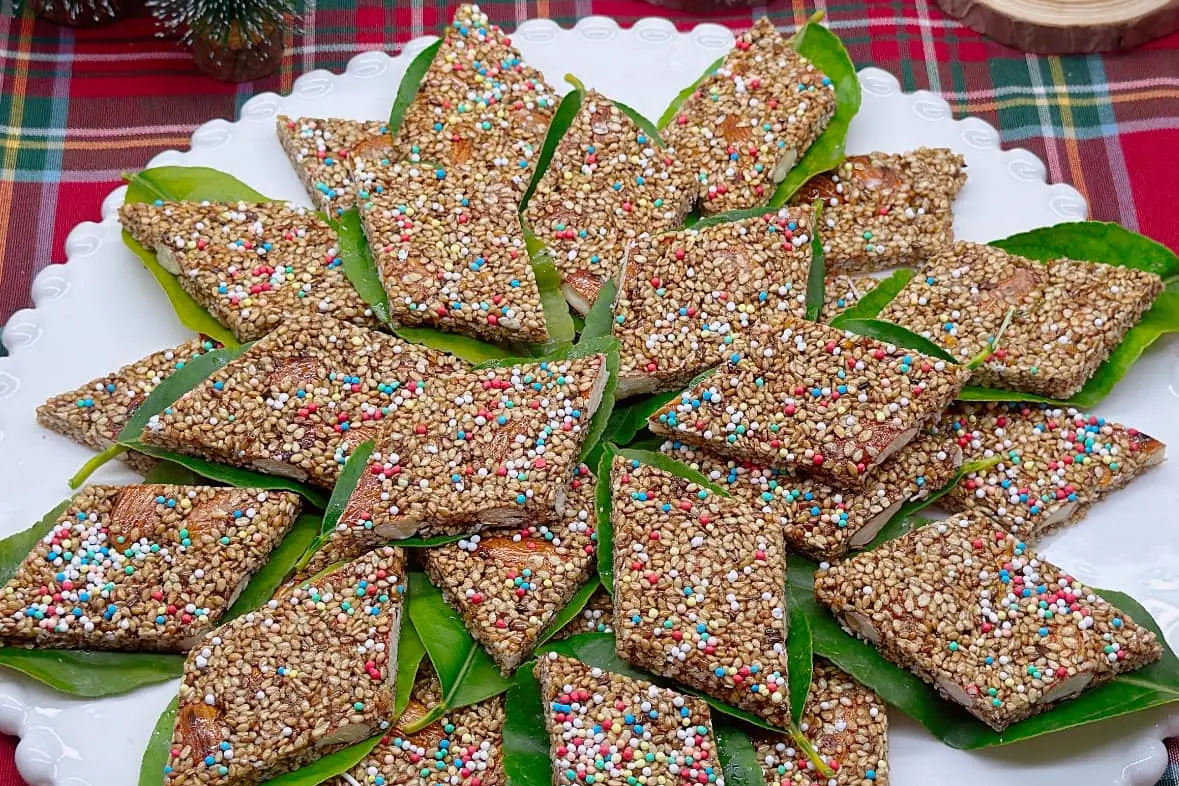 La Giurgiulena, il torrone prima del torrone: storia del\u00A0croccante del Natale calabrese tra origini arabe e rituali di famiglia\n