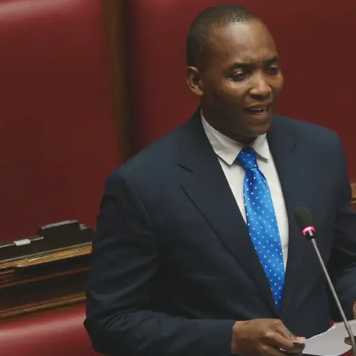 Caso Soumahoro, quando la politica rinuncia a sé stessa: indignazione, personalismi e crisi della rappresentanza\n