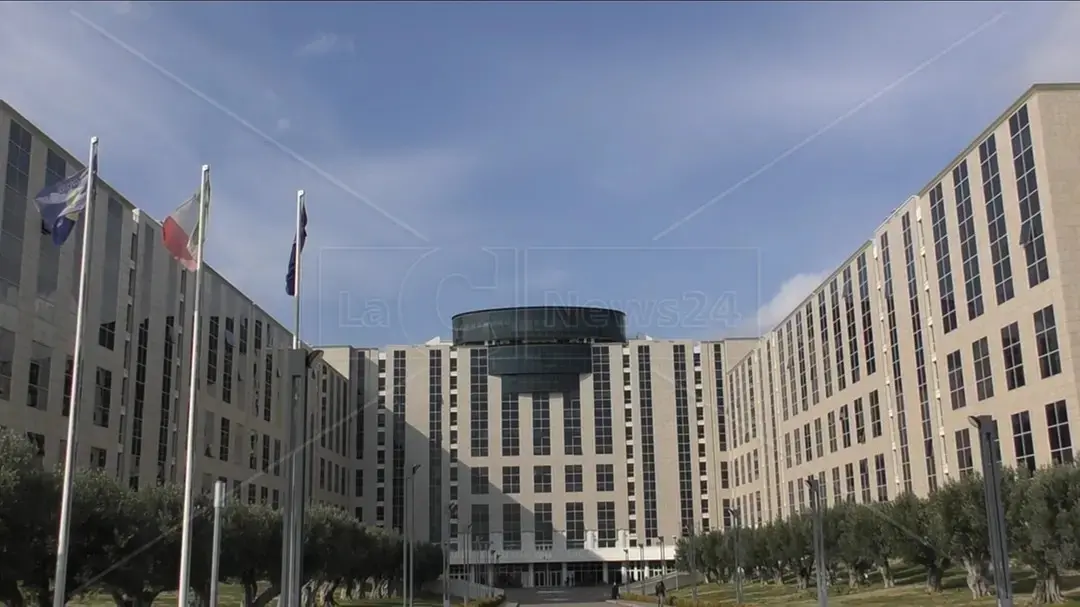 Sullo stato della dis-perdizione. La Calabria come satrapia moderna, tra\u00A0povertà e dominio del potere\n