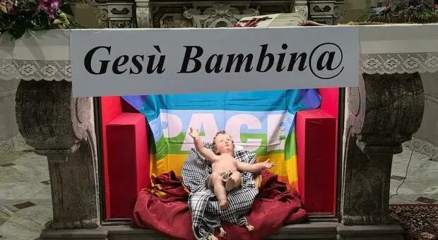 A Mercogliano Gesù è una bambina: il gesto del parroco don Vitaliano Della Sala fa discutere\n