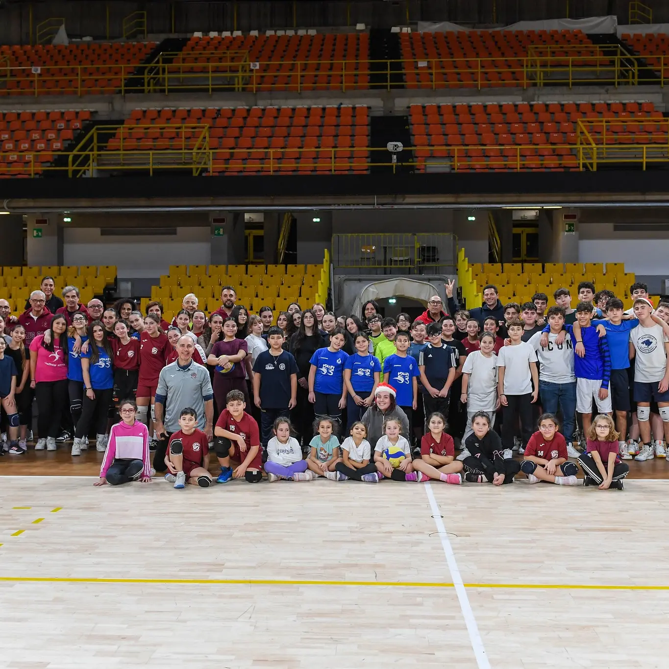 Grande festa per il volley reggino al PalaCalafiore a marchio Domotek: giornata con il campione Valerio Vermiglio\n