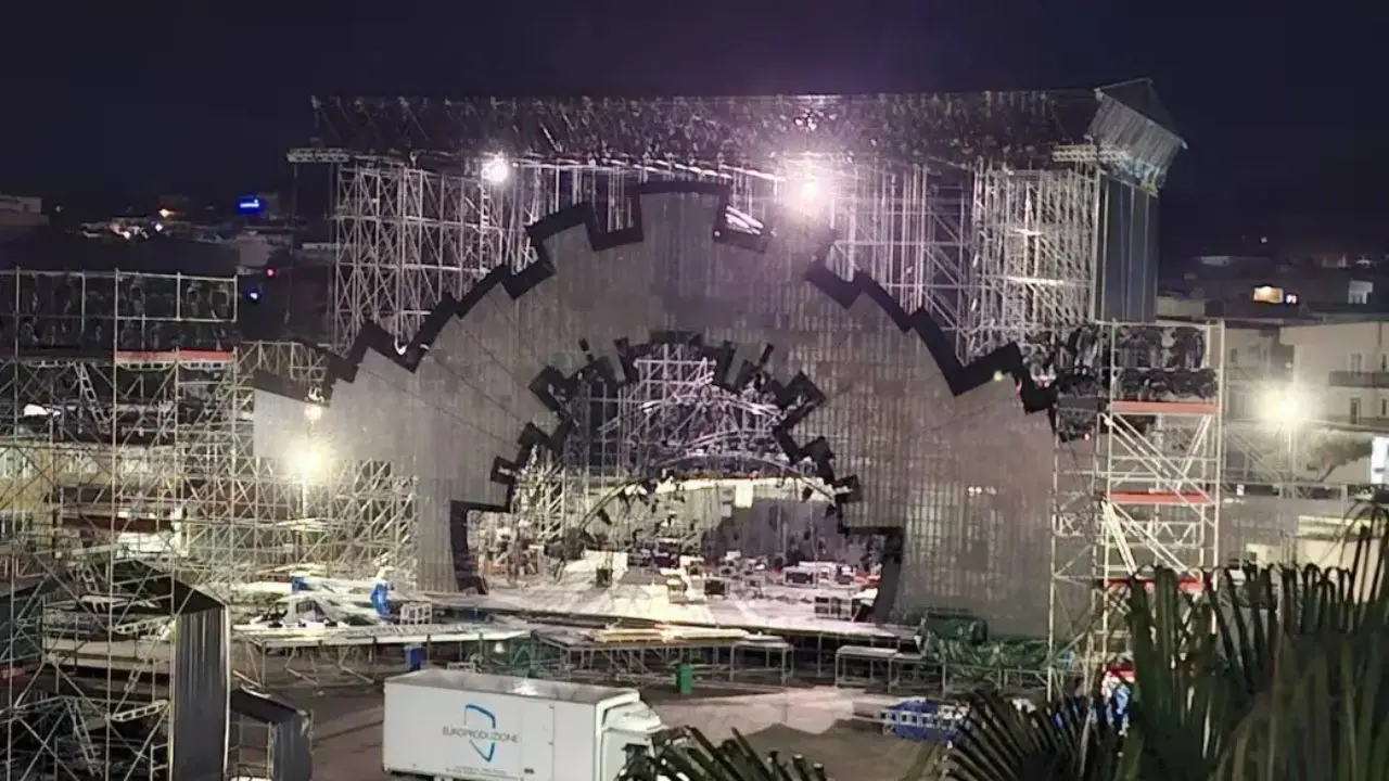 Il palco del Capodanno Rai a Catanzaro (Foto Ansa)