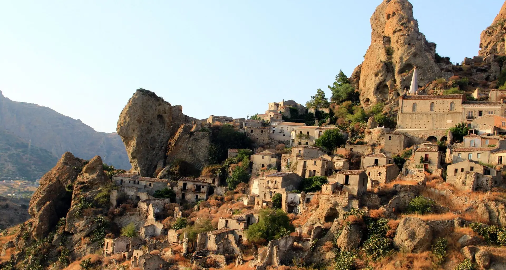 Sanità al collasso, paesi che si svuotano e un futuro tutto da scrivere:\u00A0il 2026 ultima chiamata per la Calabria\n