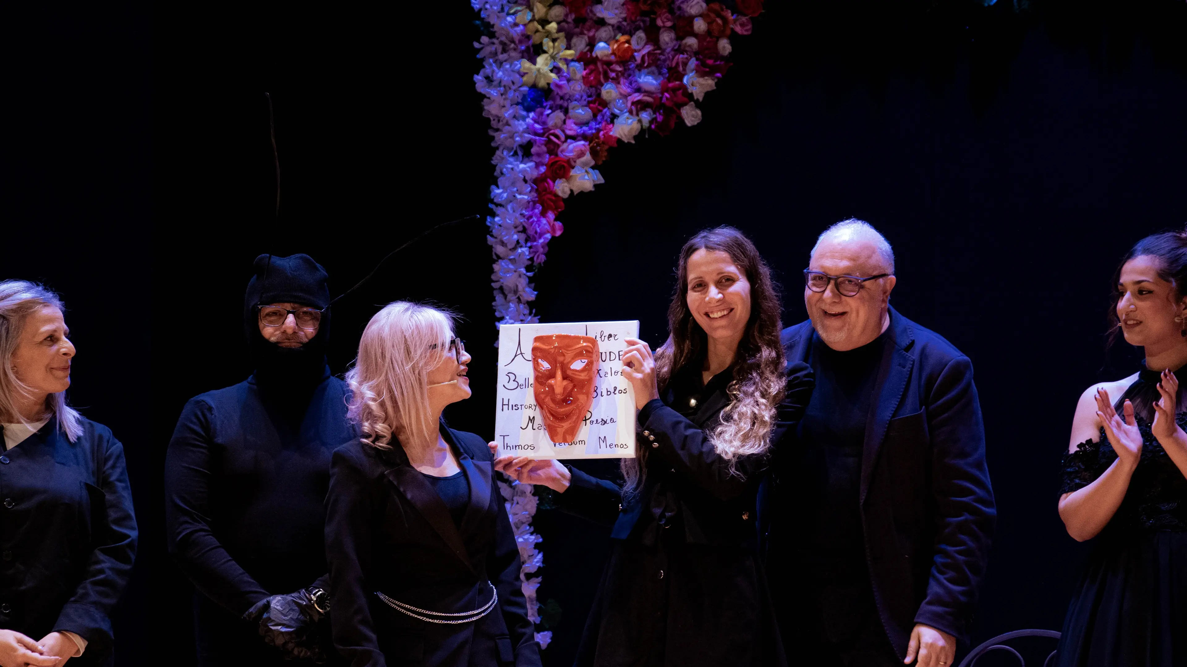 “Innamorarsi di Anna Karenina il sabato sera”, la forza senza tempo dei classici incanta il pubblico del Teatro Grandinetti di Lamezia\n