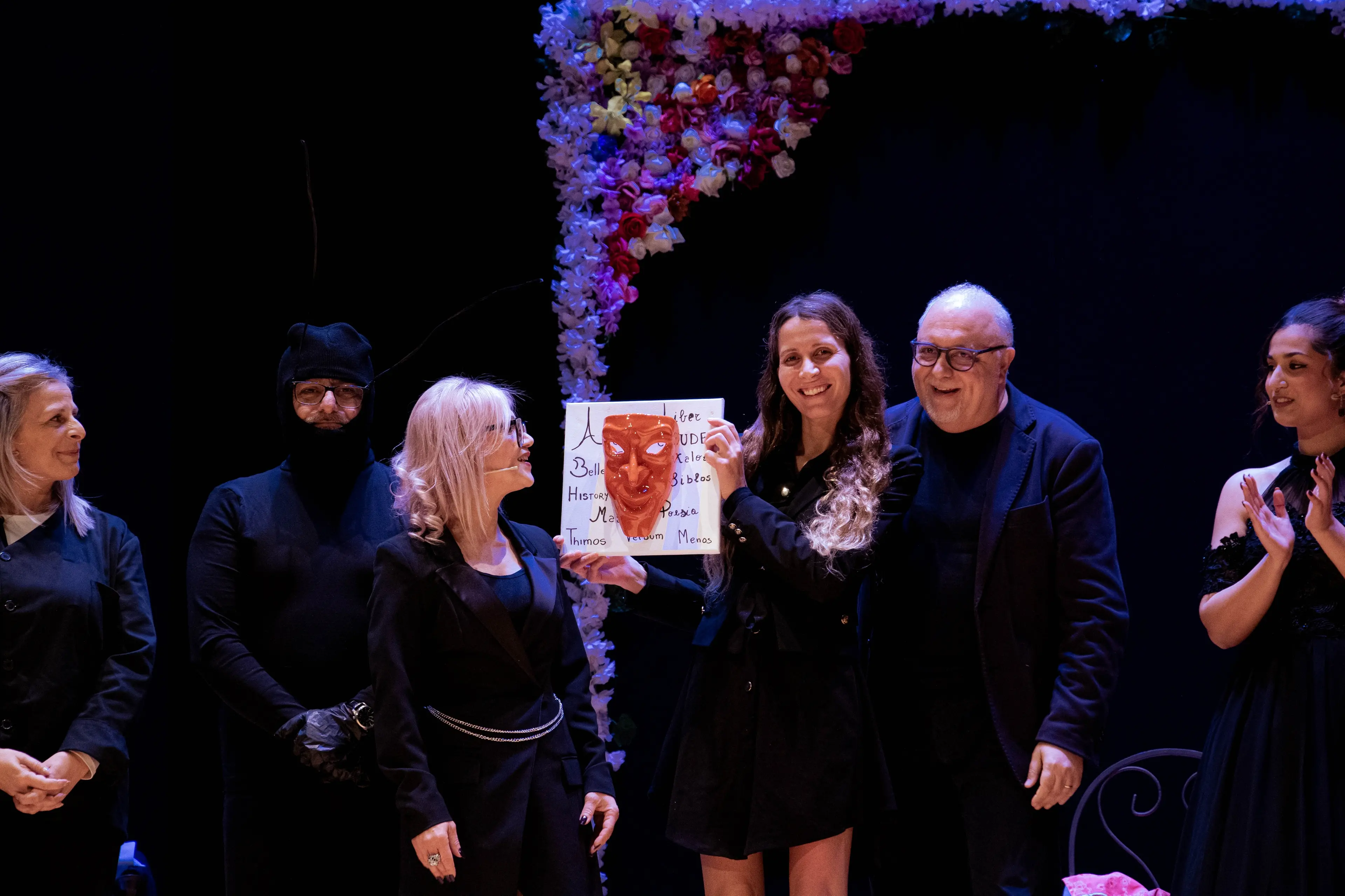 “Innamorarsi di Anna Karenina il sabato sera”, la forza senza tempo dei classici incanta il pubblico del Teatro Grandinetti di Lamezia\n