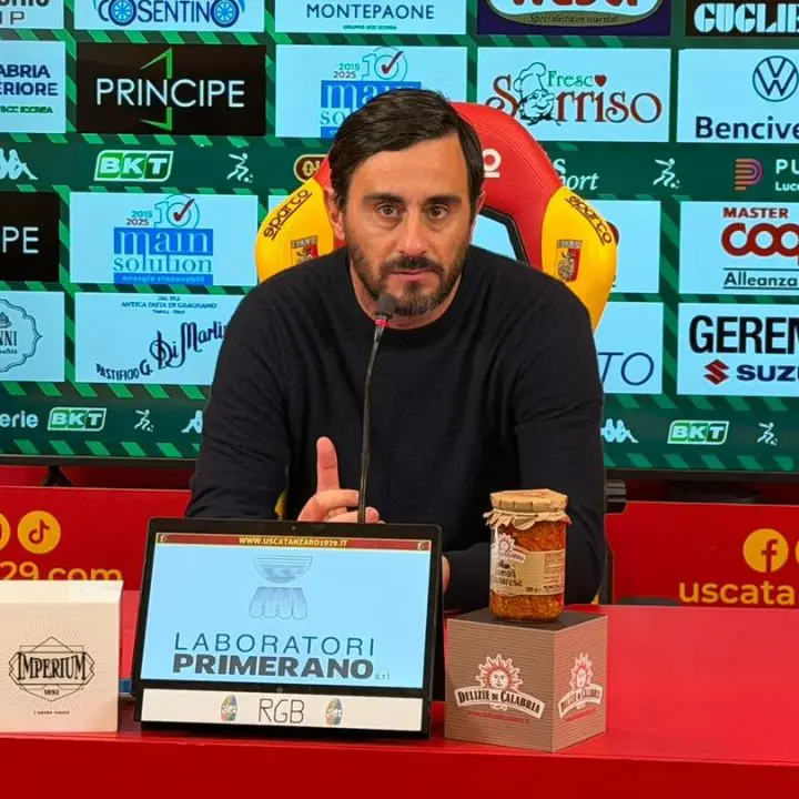 Il Catanzaro batte anche il Cesena, Aquilani: «Ambizione e fame per continuare a vincere»