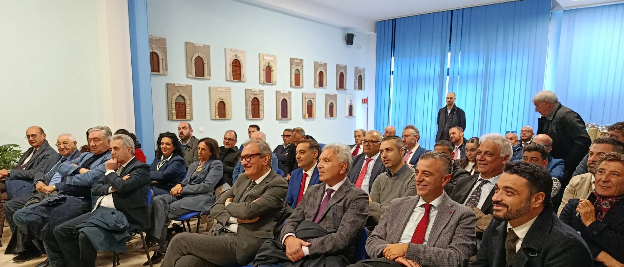 Sindaci vibonesi dal prefetto Colosimo: gli auguri di buone feste rafforzano la sinergia istituzionale\n