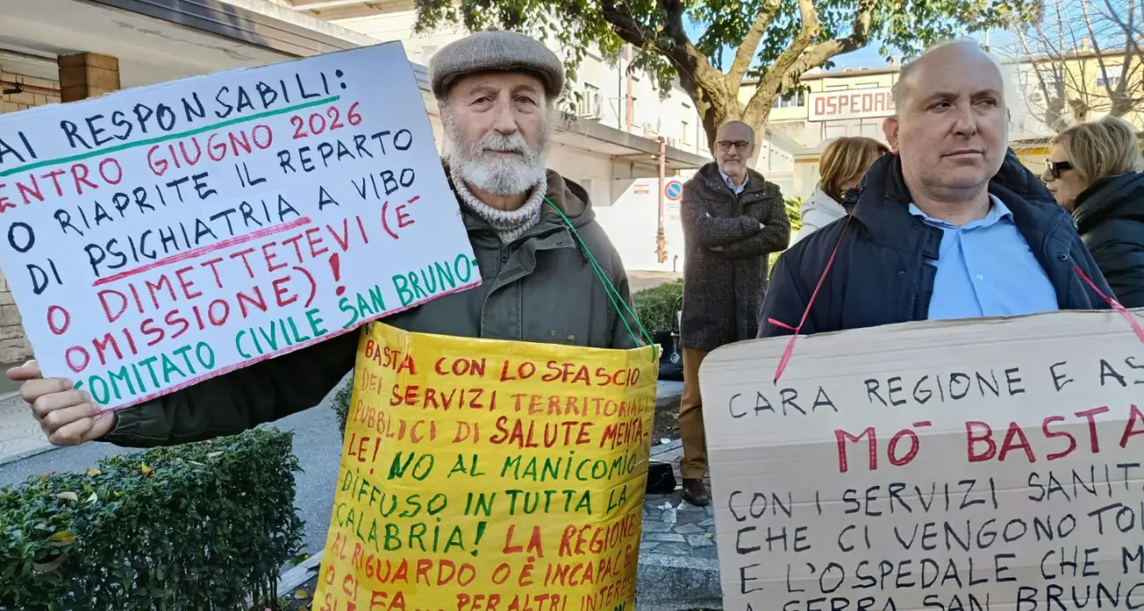 Vibo, un corteo silenzioso per il diritto alla salute: un gruppo di\u00A0cittadini chiama alla mobilitazione contro lo sfascio della sanità\n
