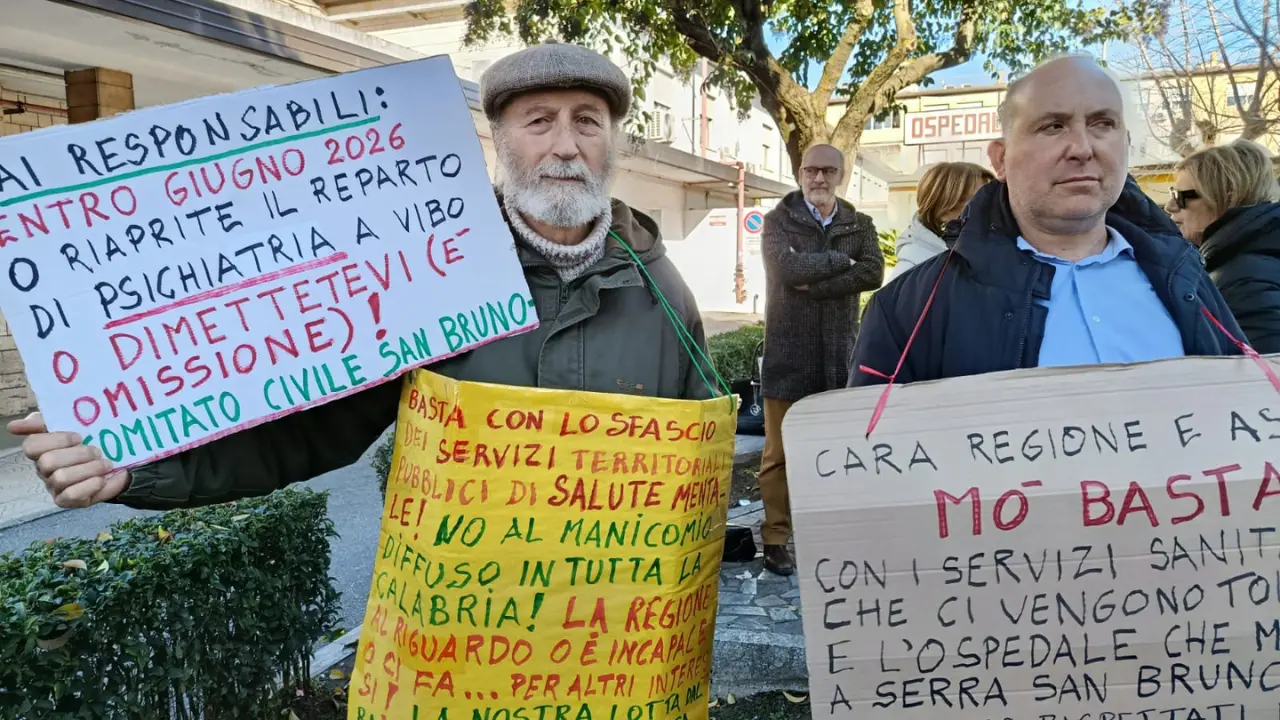 Vibo, un corteo silenzioso per il diritto alla salute: un gruppo di\u00A0cittadini chiama alla mobilitazione contro lo sfascio della sanità\n