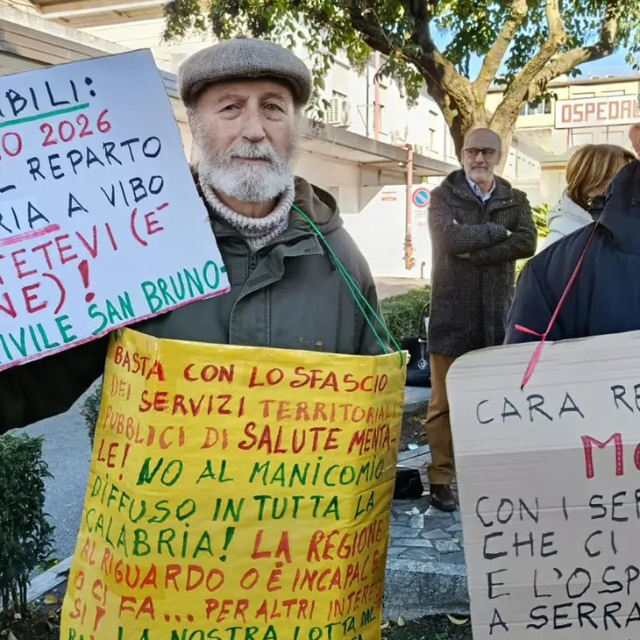Vibo, un corteo silenzioso per il diritto alla salute: un gruppo di\u00A0cittadini chiama alla mobilitazione contro lo sfascio della sanità\n