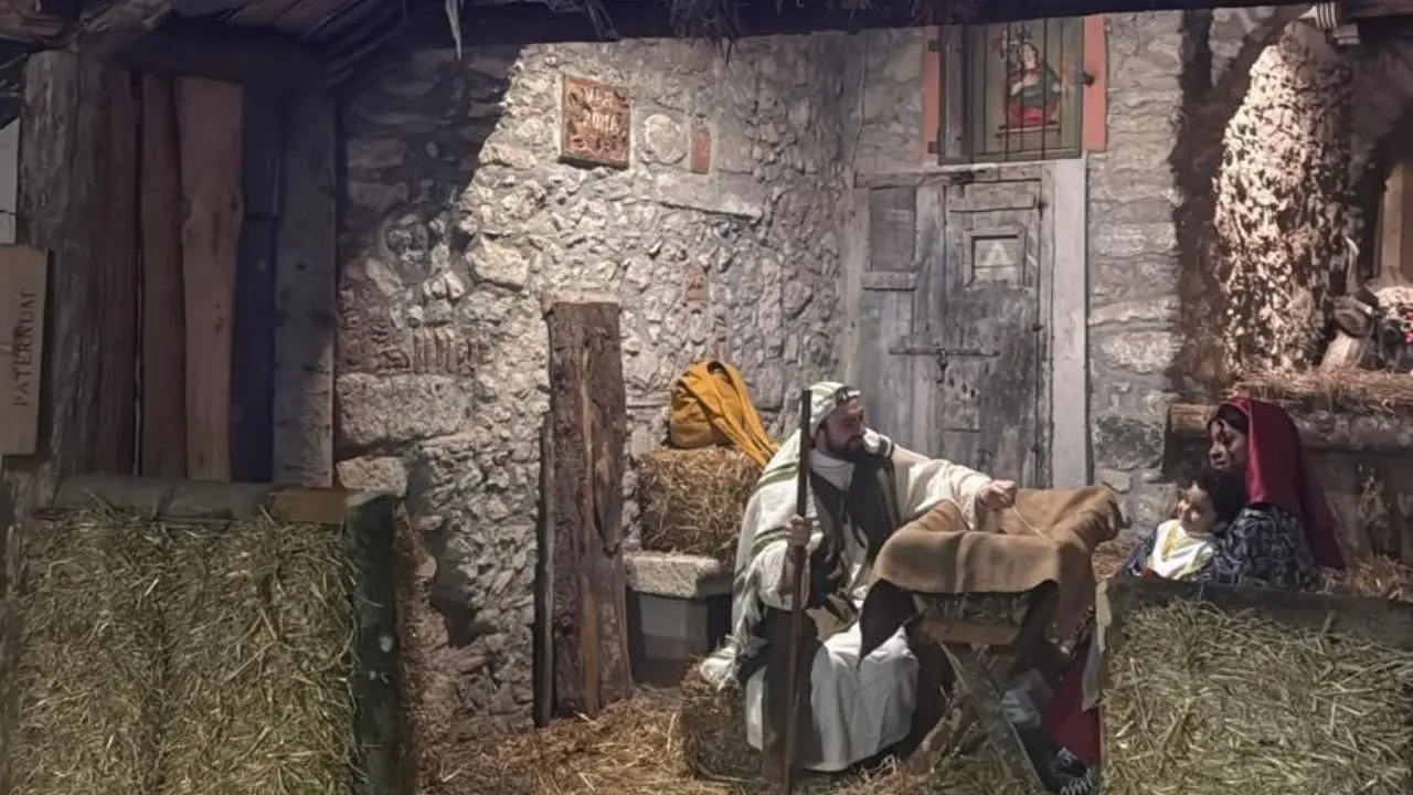 Il Bambinello di Aiello Calabro simbolo della restanza, il sindaco Lepore: «Alle giovani famiglie chiediamo di non andare via»\n\n\n