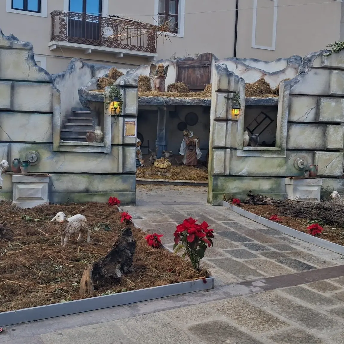 A Mileto si può entrare nel presepe: Natività a grandezza naturale consente ai fedeli di immergersi nella scena\n