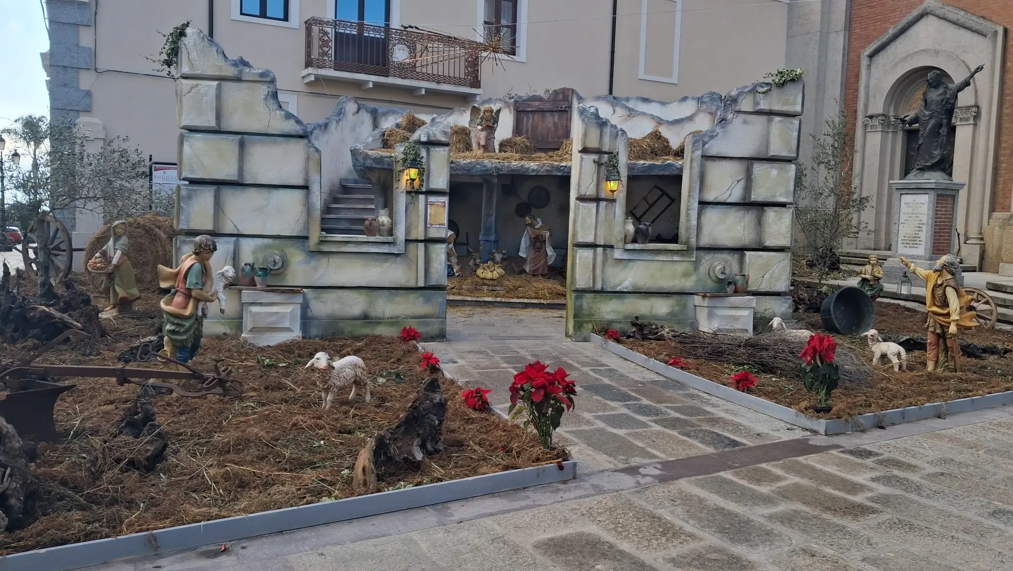 A Mileto si può entrare nel presepe: Natività a grandezza naturale consente ai fedeli di immergersi nella scena\n