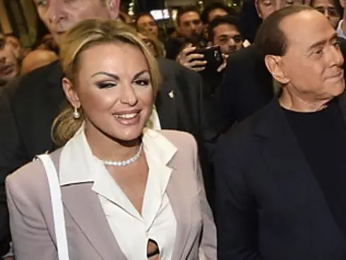 Francesca Pascale: «Berlusconi non ha eredi in Forza Italia. Tajani inadeguato, spero che “entrino” Marina e Pier Silvio»