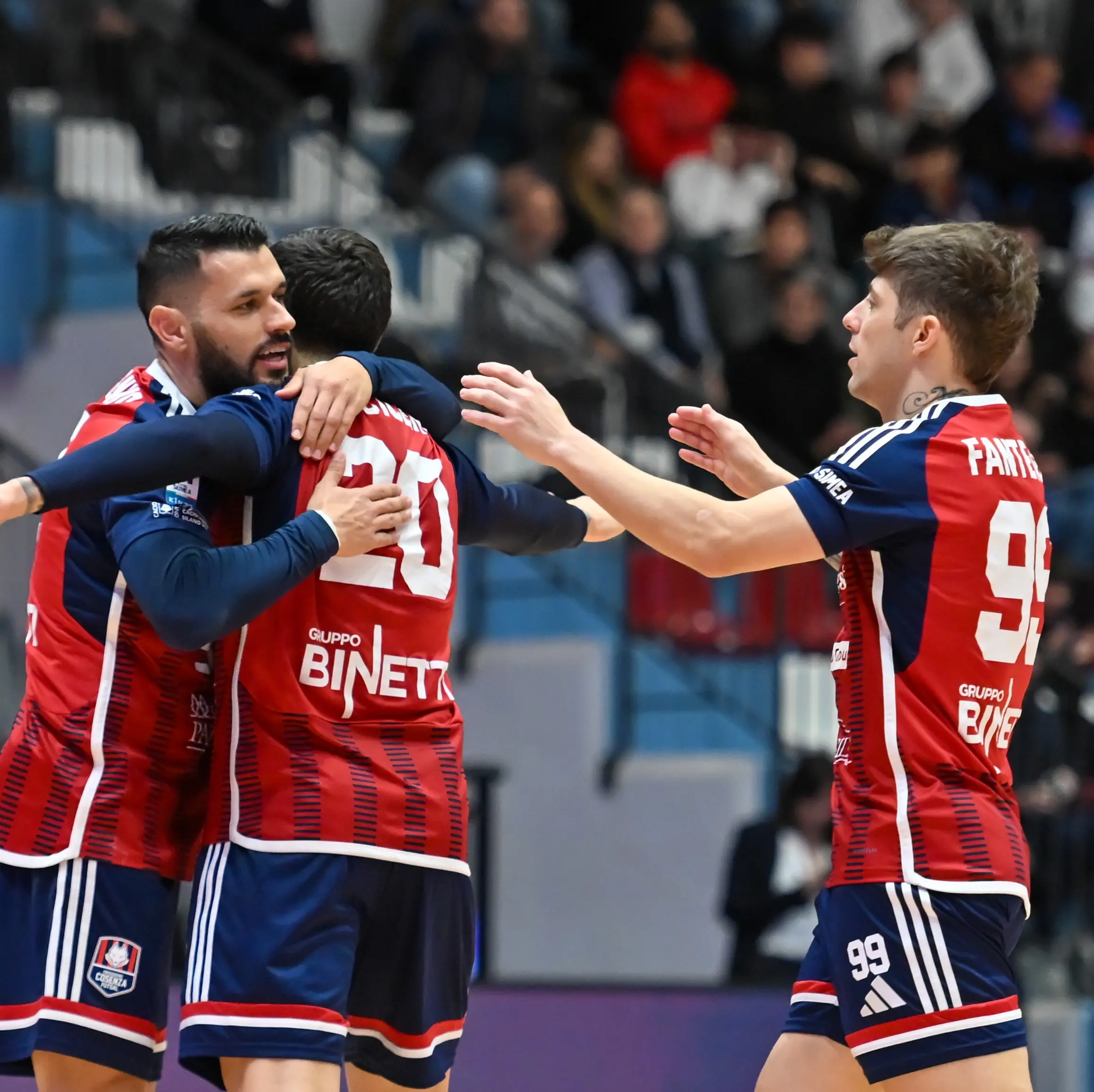 <p>La Pirossigeno Cosenza “<span style=\"color:hsl(0, 75%, 60%);\">ha già vinto</span>” con la Meta Catania: parte dell’incasso all’AISM</p>