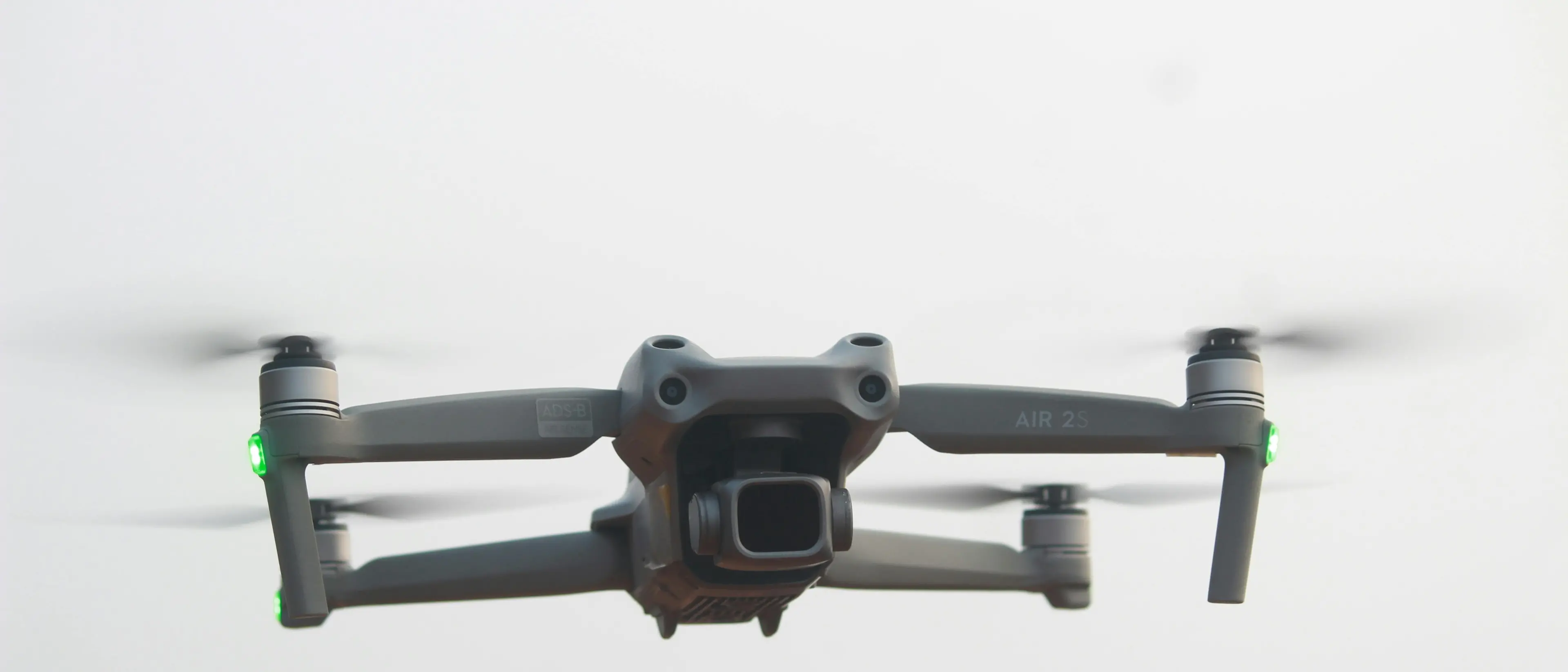 Niente consegne volanti: Amazon frena sui droni in Italia tra policy aziendali e contesto sfavorevole\n