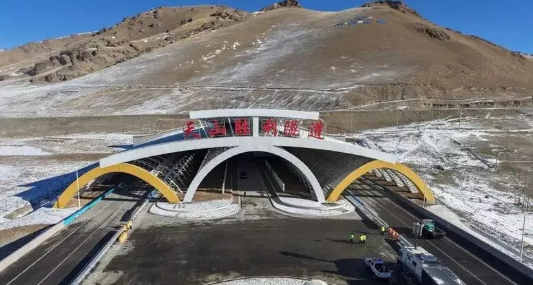 Aperto in Cina il tunnel stradale più lungo del mondo: ridotto a venti minuti un viaggio che durava ore\n