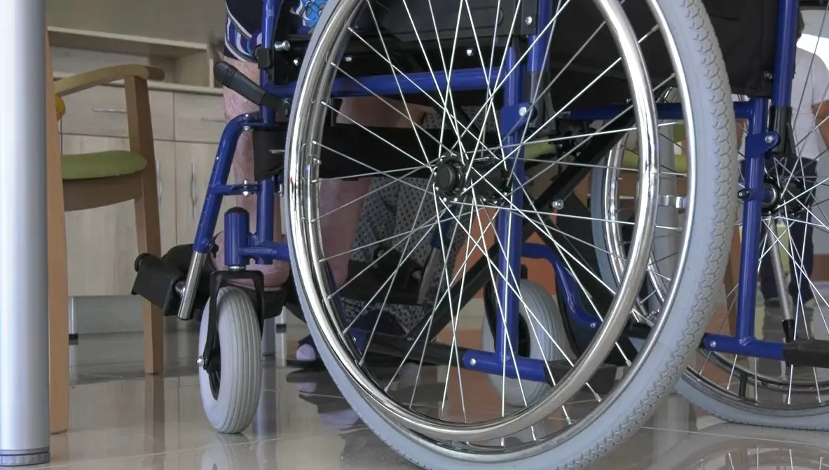 Don Mottola di Drapia, pazienti e famiglie continuano a pagare di tasca propria: «Ora i soldi ci sono ma ancora niente contratto»