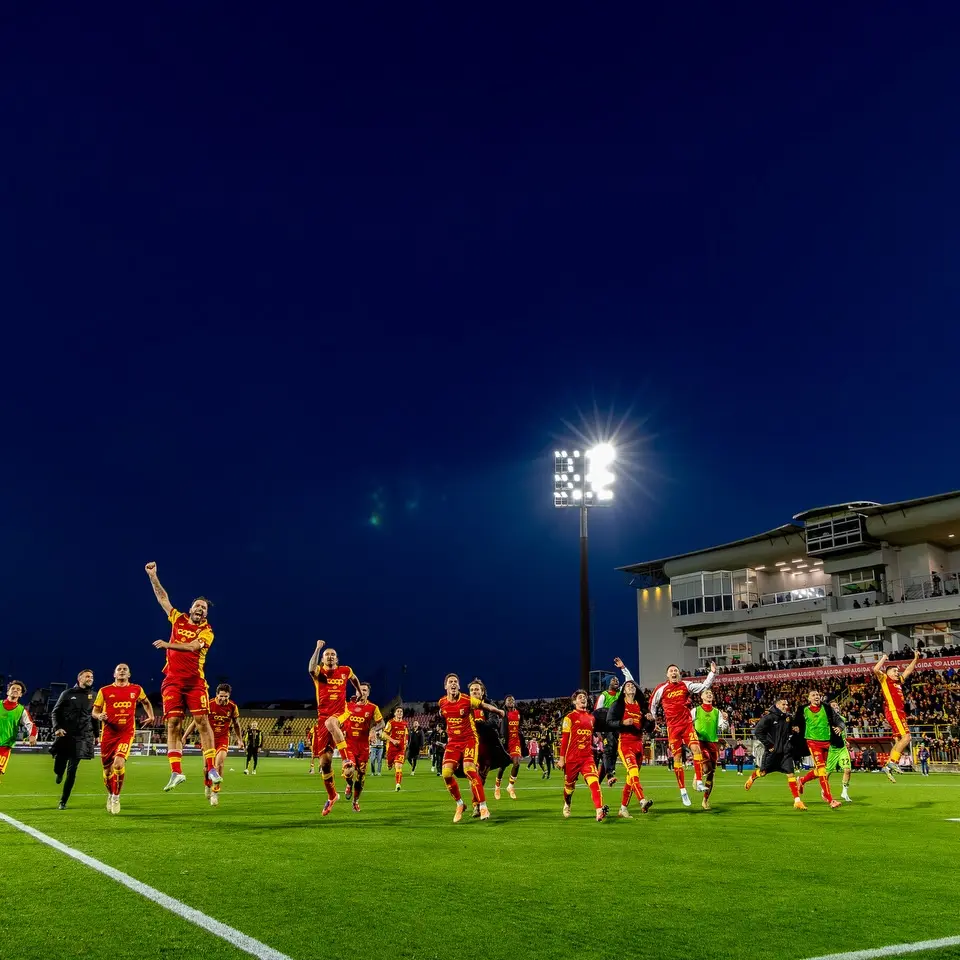 Il Catanzaro chiude col botto il 2025: crescita, record in Serie B e una classifica che accende speranze\n